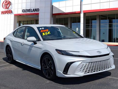 Used 2025 Toyota Camry XSE AWD/4WD image 2