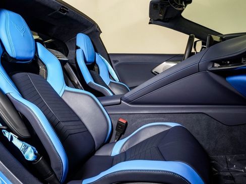 Used 2021 Chevrolet Corvette Stingray w/ Z51 Performance Package image 18