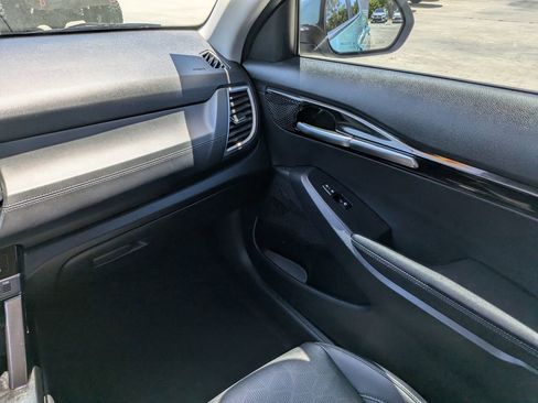 Certified 2025 Kia Seltos EX FWD image 17