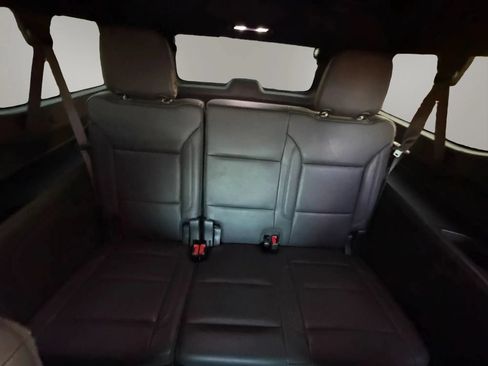 Used 2024 Chevrolet Suburban LT RWD image 13