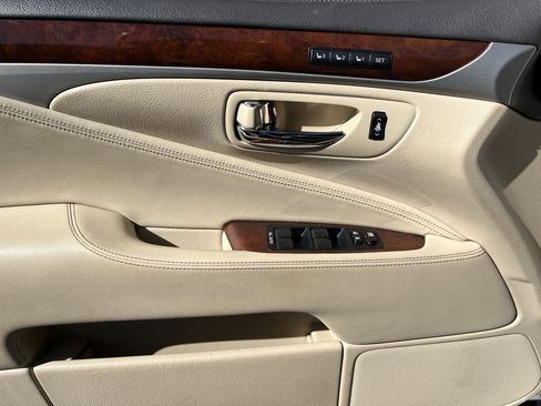 Used 2014 Lexus LS 460 image 14