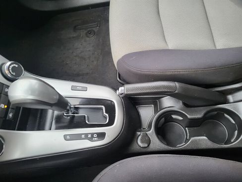 Used 2013 Chevrolet Cruze LS image 18