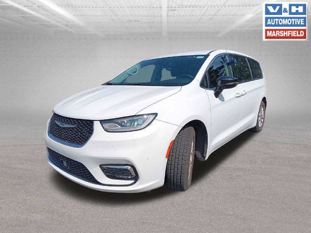 Used 2024 Chrysler Pacifica Touring-L FWD image 9