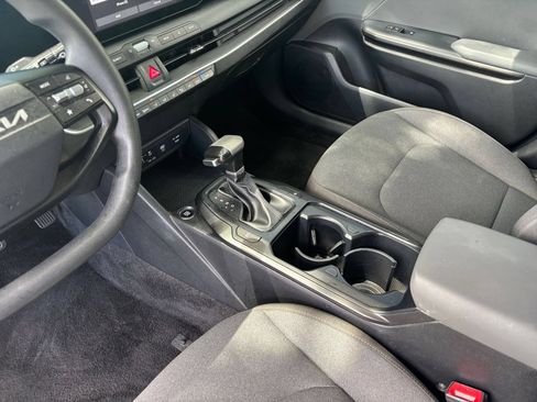 Used 2025 Kia K4 FWD image 40