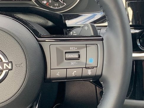 New 2025 Nissan Pathfinder SL image 10