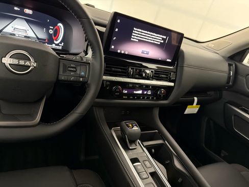 New 2026 Nissan Pathfinder SL w/ SL Premium Package FWD image 19
