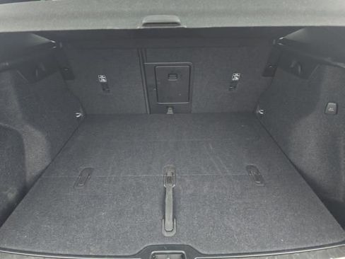 Certified 2025 Volvo XC40 B5 Plus image 8