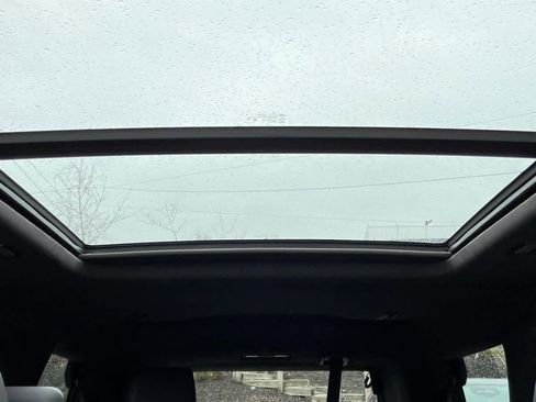 Used 2024 Cadillac Escalade V w/ LPO, ONYX Package image 22