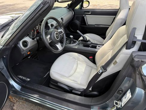 Used 2011 MAZDA MX-5 Miata Grand Touring RWD image 13
