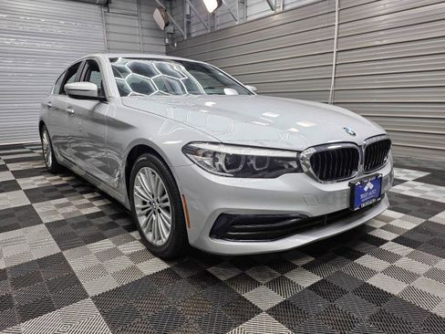 Used 2019 BMW 530i xDrive w/ Convenience Package AWD/4WD image 4