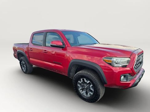 Used 2019 Toyota Tacoma TRD Off-Road AWD/4WD image 4
