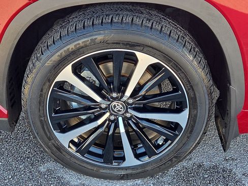 Used 2022 Toyota Highlander XSE image 7