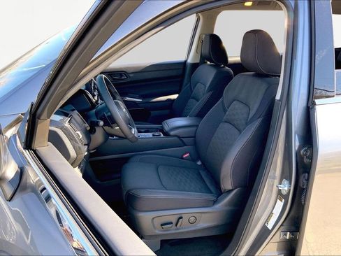 Used 2024 Nissan Pathfinder SV image 15