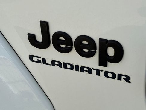 Used 2021 Jeep Gladiator Mojave AWD/4WD image 31