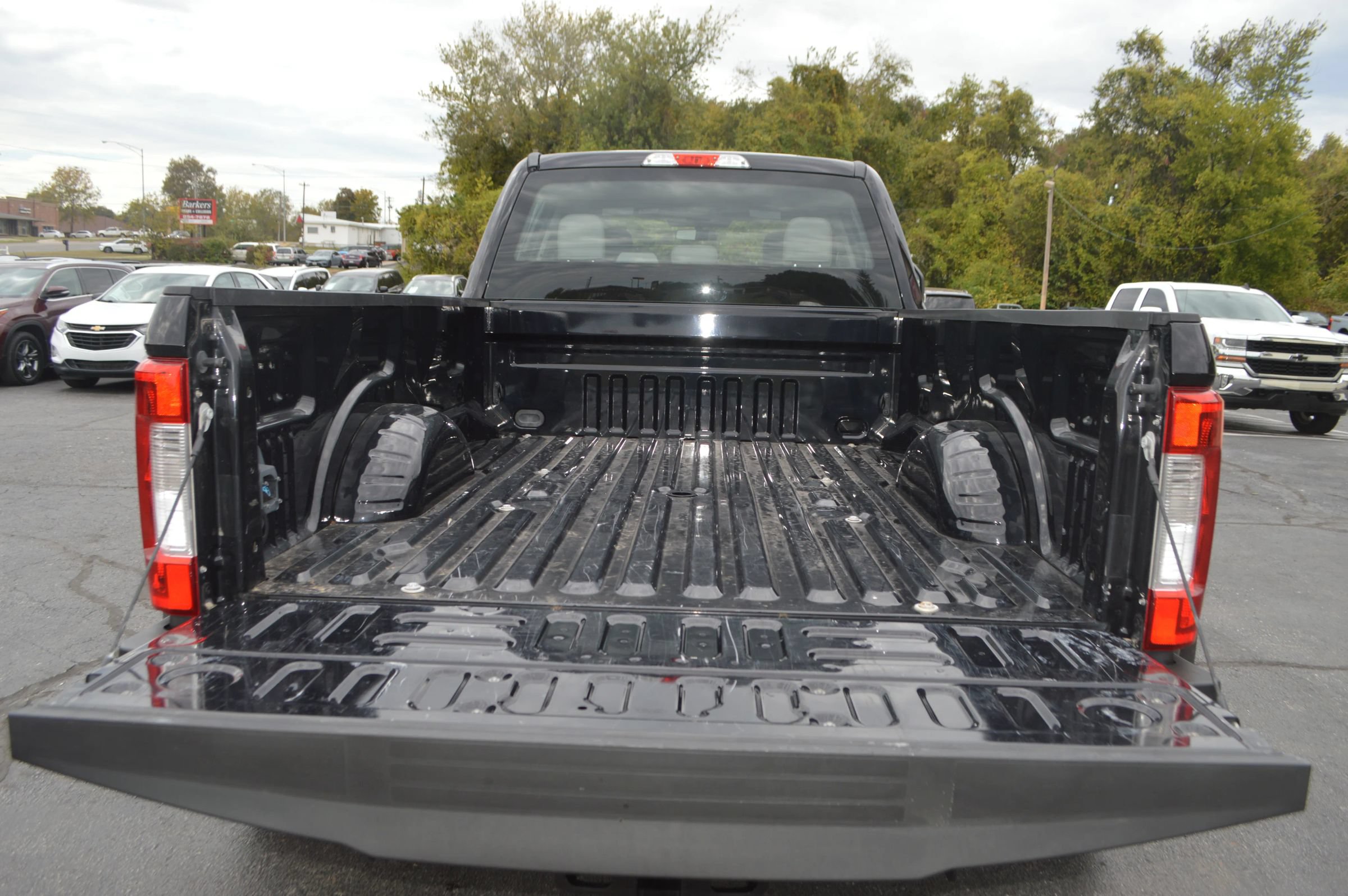 Used 2019 Ford F350 XL w/ Power Equipment Group AWD/4WD image 6