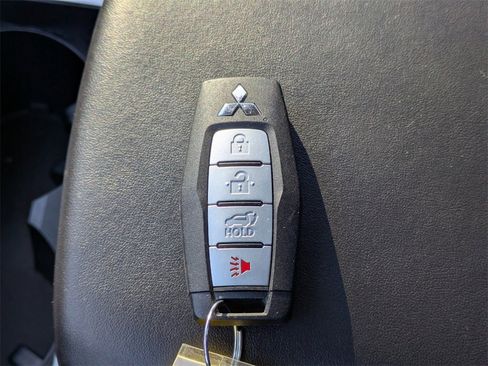 Used 2024 Mitsubishi Outlander SEL image 31