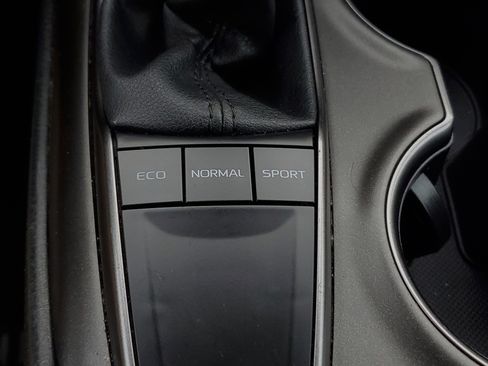 Used 2024 Toyota Camry SE image 26