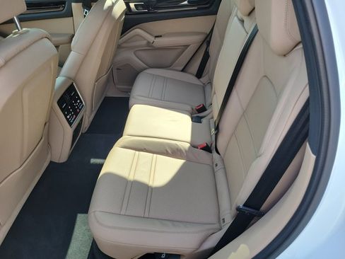 Certified 2022 Porsche Cayenne S AWD/4WD image 19