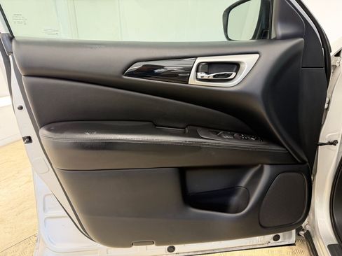 Used 2018 Nissan Pathfinder S image 19