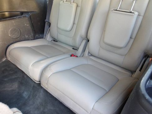 Used 2015 Ford Explorer XLT w/ Equipment Group 202A FWD image 7