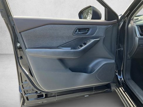 Used 2023 Nissan Rogue S FWD image 14