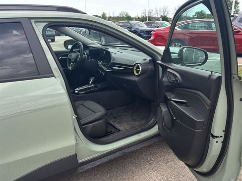 Used 2024 Chevrolet Trax ACTIV w/ Sunroof Package FWD image 19