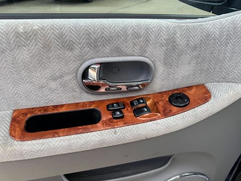 Used 2005 Kia Sedona EX image 12