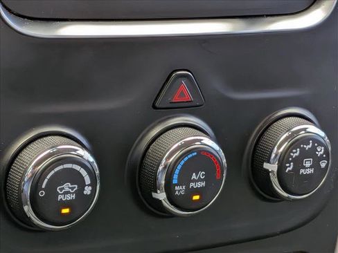 Used 2016 RAM 1500 Classic SLT RWD image 13