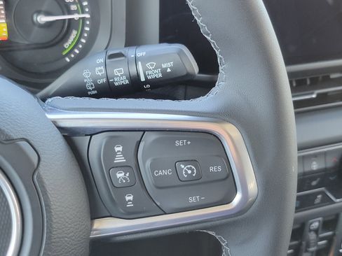 Used 2025 Jeep Wrangler Unlimited Sahara w/ Safety Group image 12