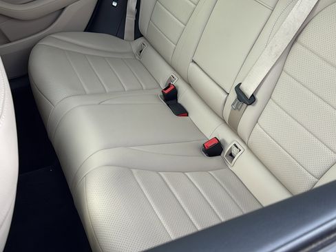 Used 2017 Mercedes-Benz GLC 300 4MATIC image 30