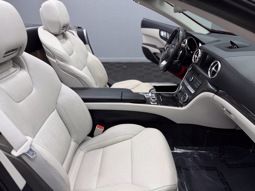 Used 2017 Mercedes-Benz SL 550 w/ Driver Assistance Package image 40