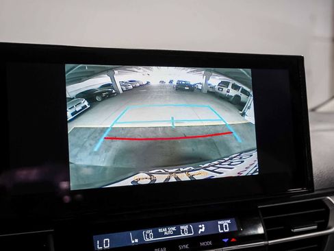 Certified 2026 Toyota Sienna XLE FWD image 27