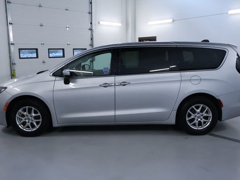 Used 2023 Chrysler Voyager LX FWD image 4