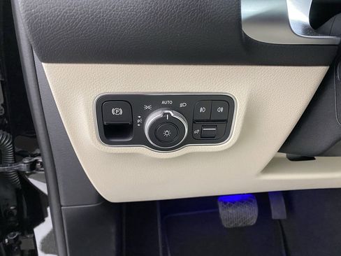 Used 2025 Mercedes-Benz GLB 250 4MATIC image 18