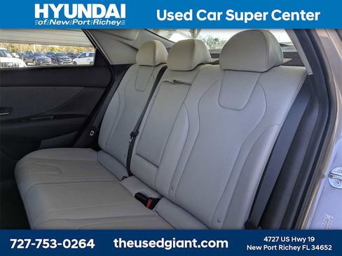 Used 2023 Hyundai Elantra Limited image 14