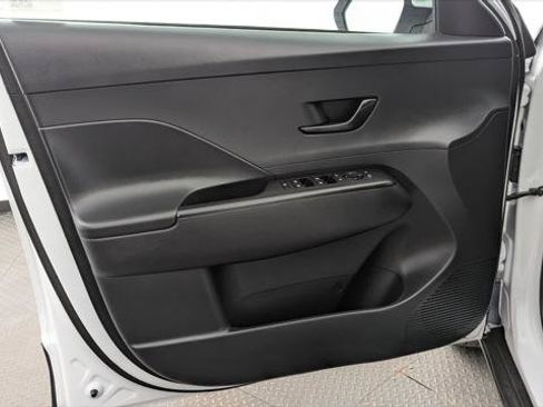 Used 2025 Hyundai Kona SEL FWD image 13