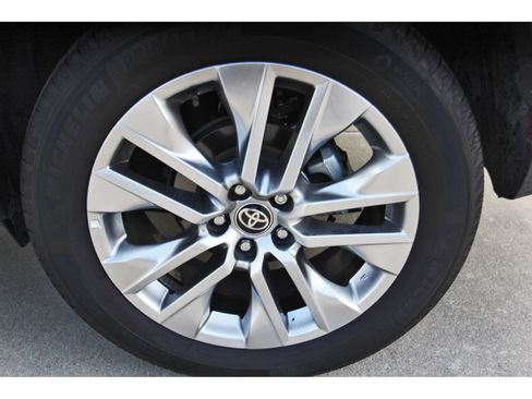 Used 2025 Toyota RAV4 XLE Premium FWD image 30