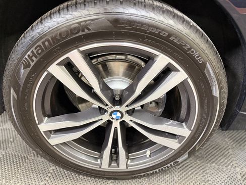 Used 2022 BMW X7 xDrive40i w/ M Sport Package AWD/4WD image 19