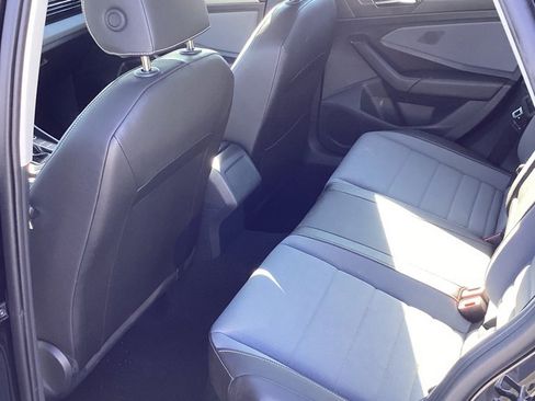 Used 2025 Volkswagen Jetta SE image 9