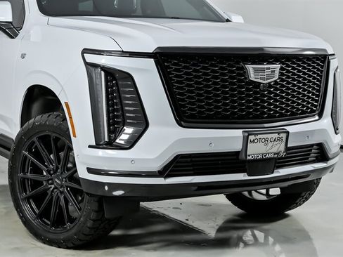 Used 2026 Cadillac Escalade Platinum Sport w/ LPO, ONYX Package AWD/4WD image 3