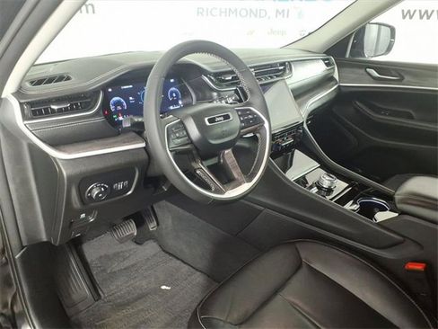 Used 2023 Jeep Grand Cherokee Limited image 8