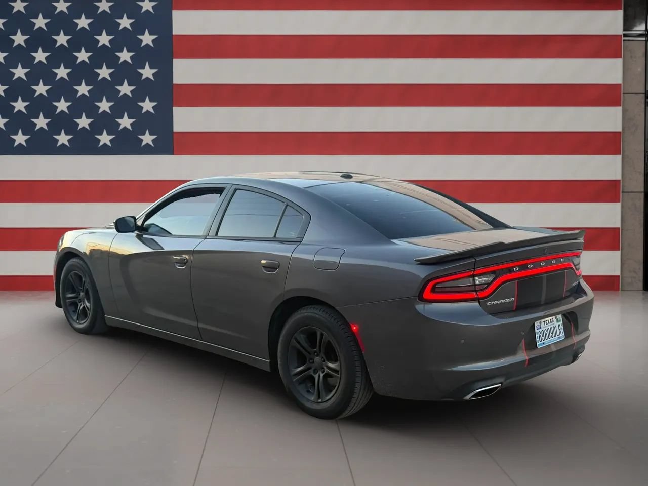 Used 2018 Dodge Charger SXT RWD image 9