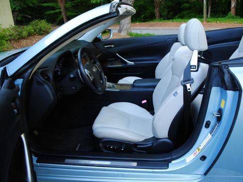 Used 2011 Lexus IS 350C w/ Luxury Pkg image 4