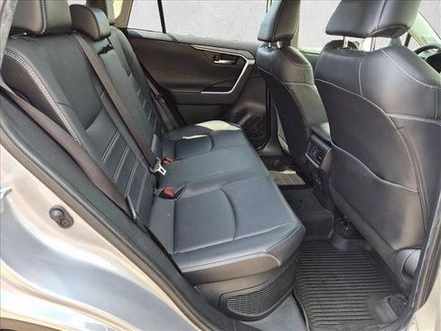 Used 2020 Toyota RAV4 Limited AWD/4WD image 19