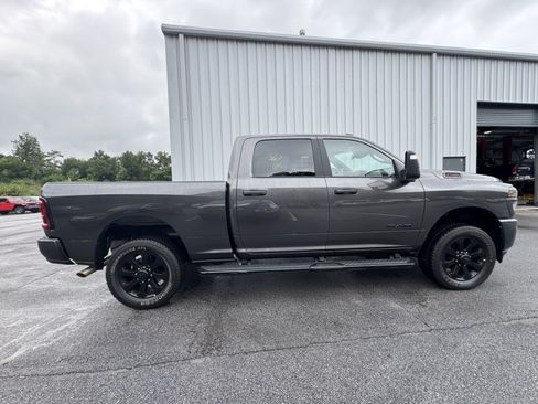 Used 2025 RAM 2500 Big Horn AWD/4WD image 4