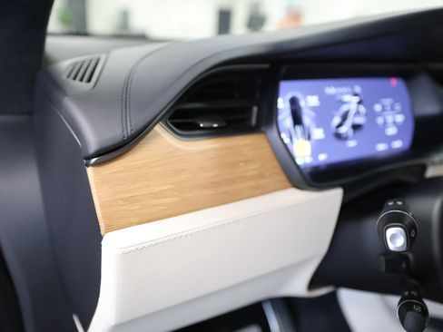 Used 2020 Tesla Model X Long Range image 26