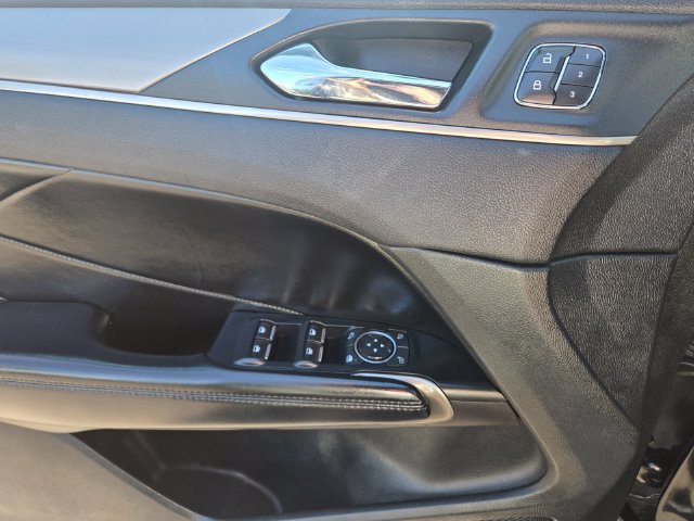 Used 2017 Lincoln MKC Select w/ Select Plus Package FWD image 15