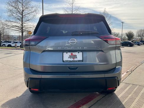 Used 2025 Nissan Rogue SV image 7