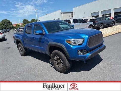 Used 2017 Toyota Tacoma TRD Off-Road w/ Tow Package (A/T) AWD/4WD image 2