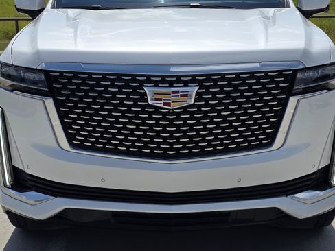 Used 2023 Cadillac Escalade Premium Luxury RWD image 8